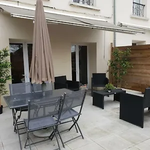 Appartement Lena Cosy Avec Terrasse Calme, Arcueil
